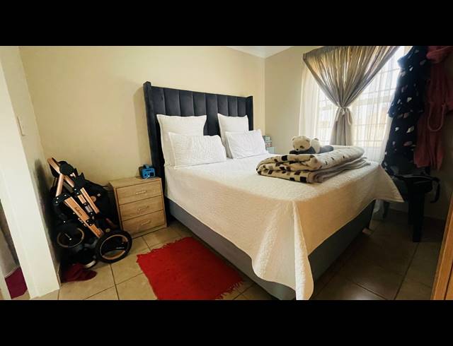 3 BEDROOM FREEHOLD FOR SALE IN THATCH HILL ESTATE